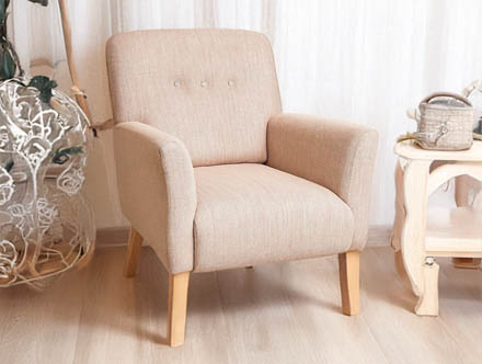 Heller Sessel – frisch gepolstert und elegant
